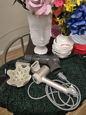 Shark IQ Hairdryer With Attachments